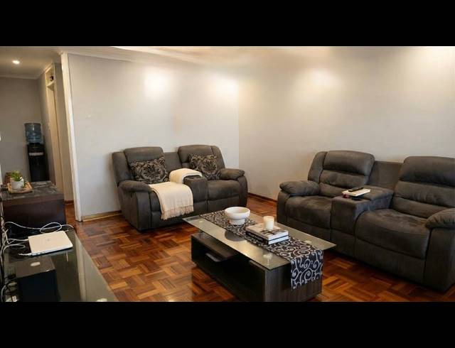 3.5 BEDROOM FLAT FOR SALE IN BULWER